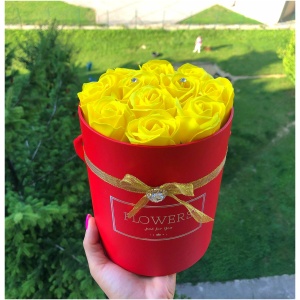 Žltý kvetinový box so swarovski krištáľmi
